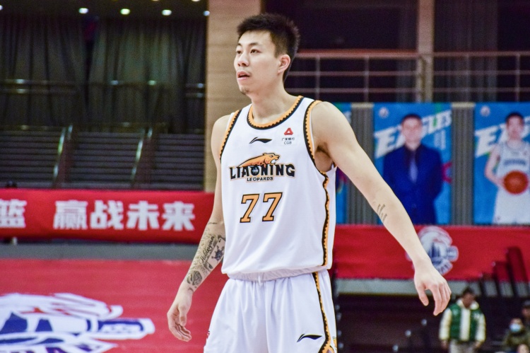 还得再调整!张镇麟复出8中1拿到2分8助出现6失误 正负值-34最低