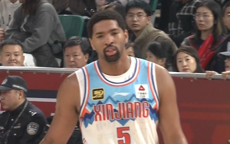 状态出色!劳森首节打满10分钟5中4高效拿到11分2板1断